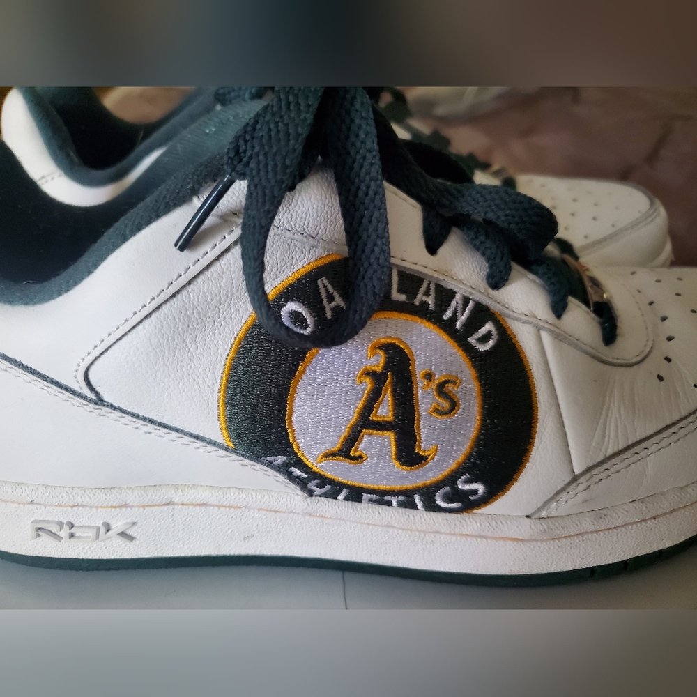 COPY - Vintage Reebok MLB exclusive Oakland A's Athletics sneakers shoes men's 9